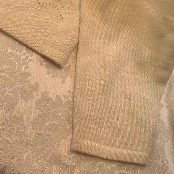 Alfred Dunner Sweater Medium Beige Flower Sequins Beads Accents Woman’s Used - Picture 7 of 10